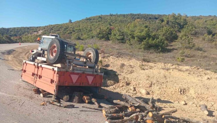 Bilecik’te seyir halindeki traktör römorku devrilirken, sürücüsü yaralandı