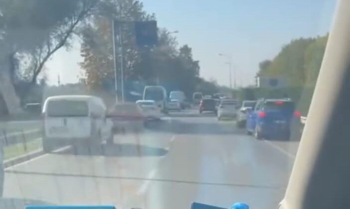 Bursa’da sürücülerin ’fermuar yöntemi’yle ambulansa yol vermesi kamerada