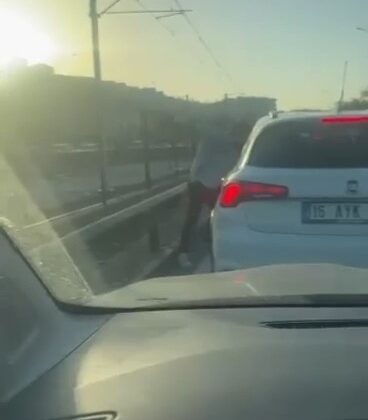 Bursa’da yumruklu ’yol verme’ kavgası