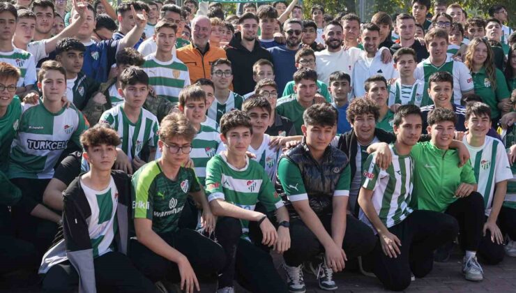 Bursaspor oyuncuları öğrenciler ile buluştu