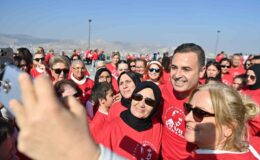 Cumhuriyet için 500 kişi 7’den 70’e zeybek oynadılar