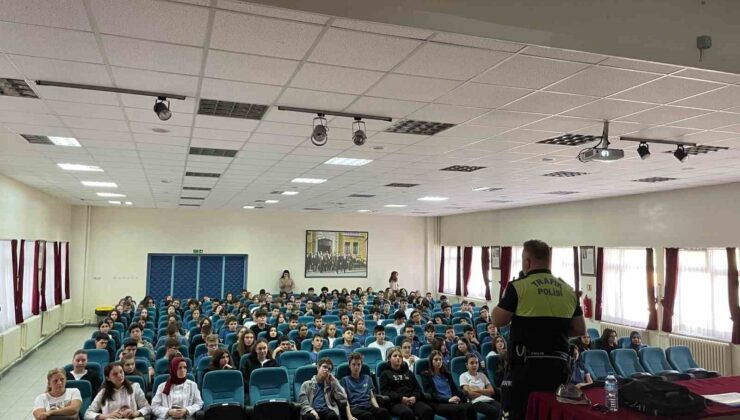 Edirne’de öğrencilere trafik güvenliği eğitimi verildi