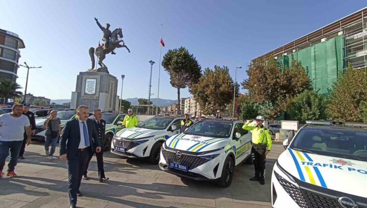 Edremit İlçe Emniyet ve Bölge Trafik İstasyon Amirliğine 26 adet yeni ekip aracı