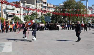 Edremit’te Cumhuriyet’in 101. yılı kutlamaları coşkuyla başladı