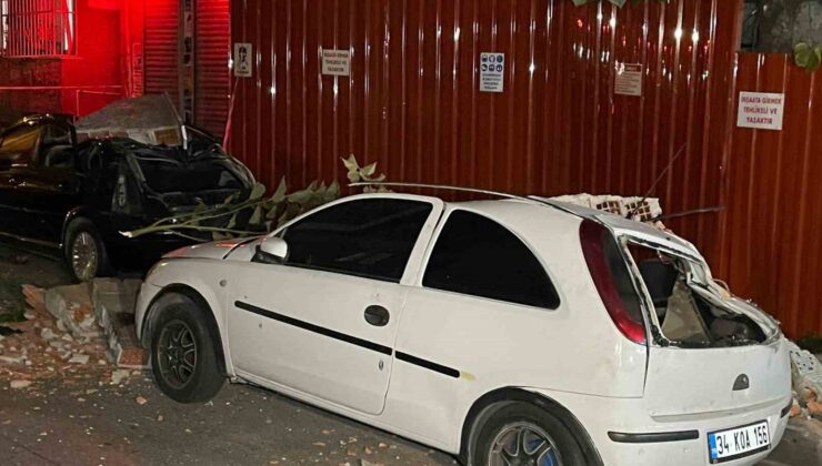 Esenler’de metruk binanın çatısı araçların üzerine çöktü