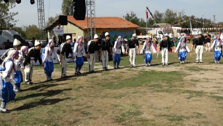 Kızılcıkdere 4. Bağ Bozumu etkinlikleri renkli görüntülere sahne oldu