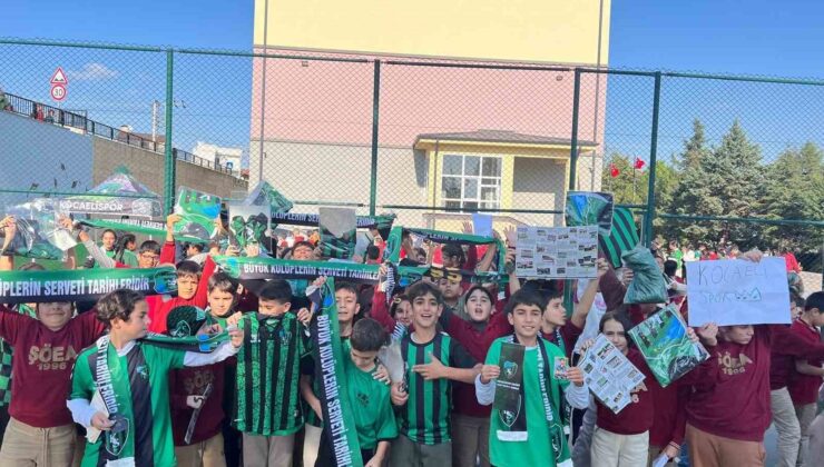 Kocaelisporlu futbolcular öğreniciler ile bir araya geldi