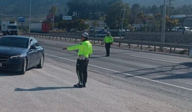 Kurallara uymayan 63 sürücüsü cezadan kaçamadı