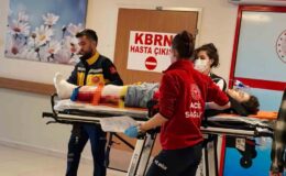 Minibüs ile motosiklet kafa kafaya çarpıştı: 1 yaralı