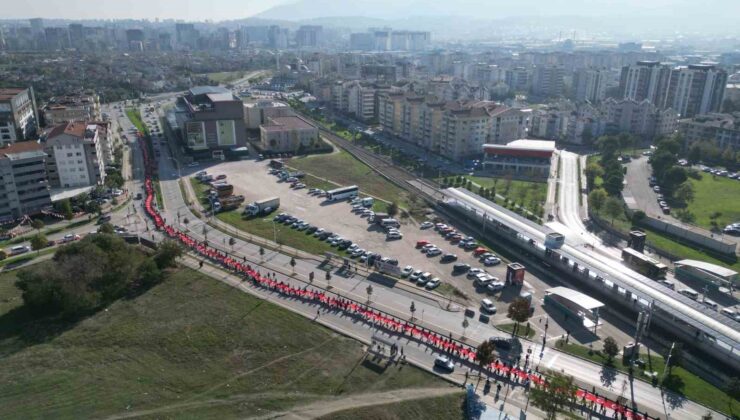 Öğrencilerden teröre lanet, “Yaşasın Cumhuriyet” yürüyüşü