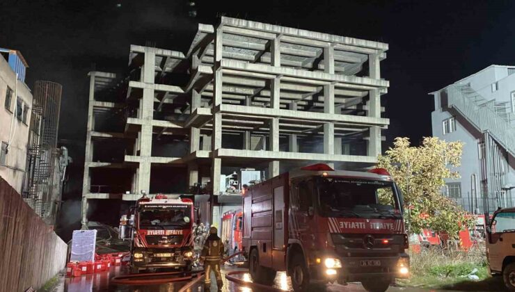 Zeytinburnu’nda iş merkezindeki yangını söndürme çalışmaları 13 saattir sürüyor