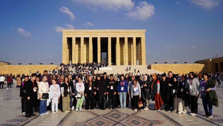 Ankara’ya düzenlenen gezide Ata’nın huzuruna çıktılar