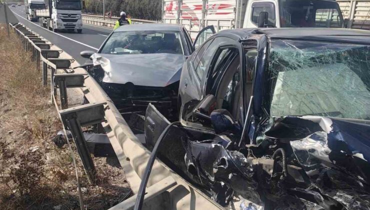 Aynı istikamette giden 2 otomobilin çarpışması sonucu 2 kişi yaralandı