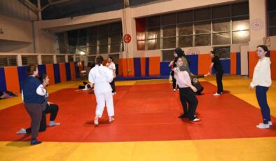 Balıkesir’de kadınlar, judo eğitimlerine başladı