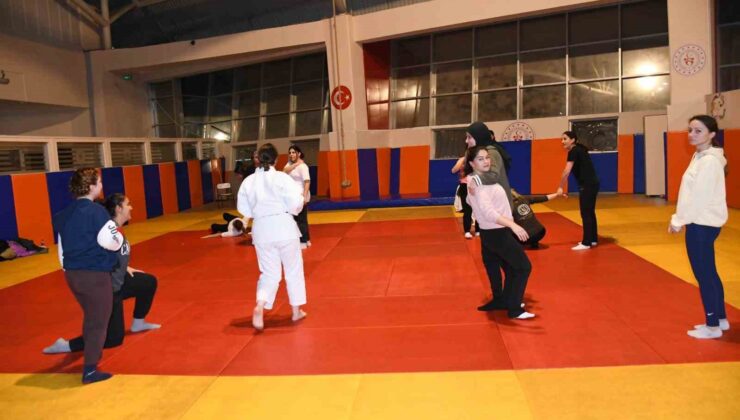 Balıkesir’de kadınlar, judo eğitimlerine başladı