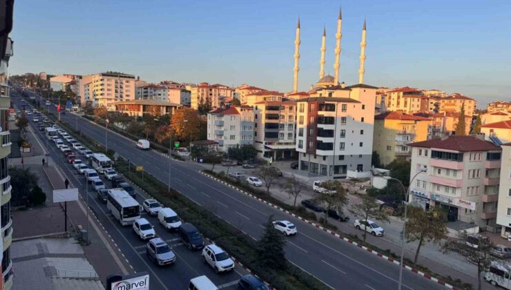 Bilecik araç trafiğinden yaşanmaz bir şehir haline geldi