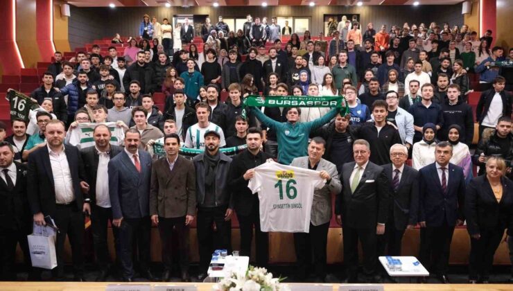 Bursaspor Başkanı Enes Çelik, Mudanya Üniversitesinde öğrencilerle buluştu