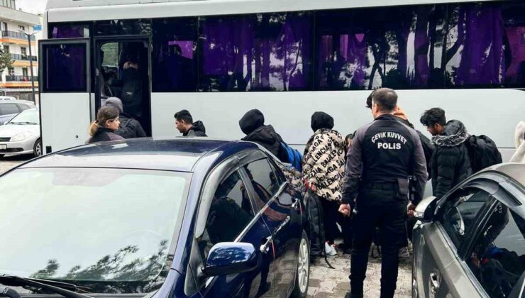 Çanakkale’de Afganistan uyruklu 27 şahıs yakalandı