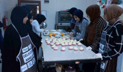 Geleceğin anne adayları mutfakta becerilerini sergiledi