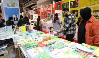 İnegöllüler yazarlarla buluştu