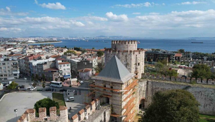 İstanbul siluetinin kaybolan parçaları tamamlanıyor: Tarihi Yedikule Hisarı’nın ilk külahı takıldı