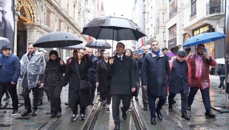 İstiklal Caddesi Atatürk’ün sesi ile yankılandı