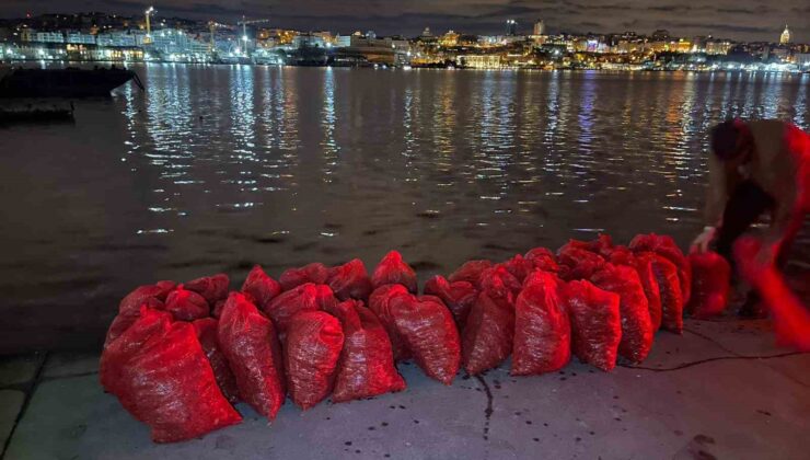 Kadıköy’de 1 ton kaçak midye ele geçirildi