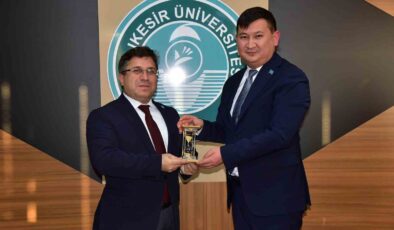 Kazakistan Başkonsolosundan, Balıkesir Üniversitesine ziyaret