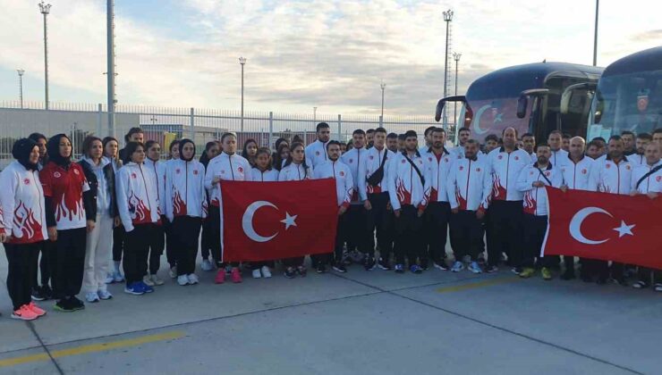 Kick Boks Milli Takımı, sınır kapısında saygı duruşunda bulundu