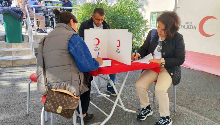 Kızılay Haftası’nda Yedikule’de kan bağışı seferberliği: “Kan acil değil sürekli bir ihtiyaç”