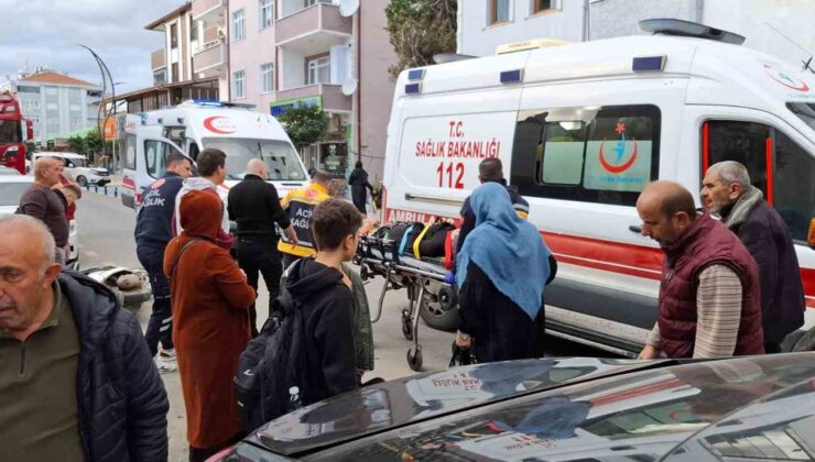 Lastiği patlayarak kontrolden çıkan motosiklet kadına çarptı: 2 yaralı