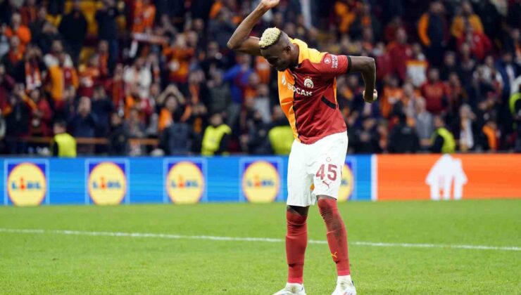 Maç sonu 3’lü Victor Osimhen’den