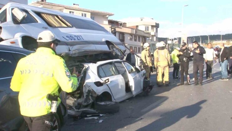 Maltepe’de vinç kontrolden çıktı, 7 aracı biçti