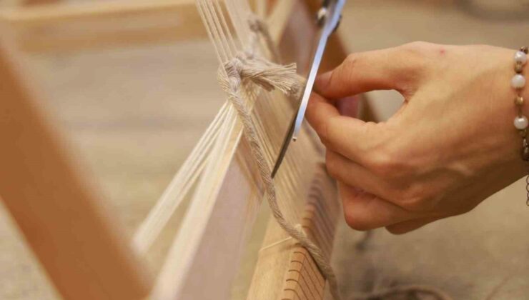 Moda Akademisi’nde öğrenciler Hereke ipek halısı dokumayı öğrendi