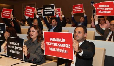 Nilüfer Belediye Meclisi’nde kayyım protestosu