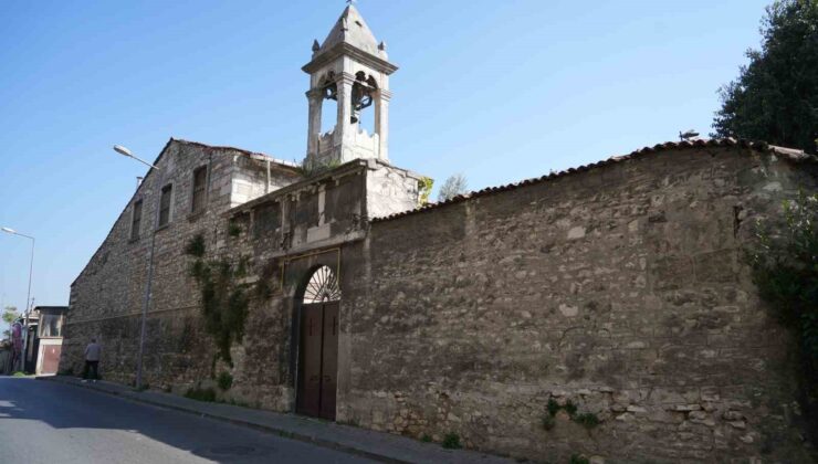 Osmanlı Cihan Devleti’nin yaşattığı etnik çeşitliliğin simgesi olan Ayios Nikolaos Kilisesi havadan görüntülendi