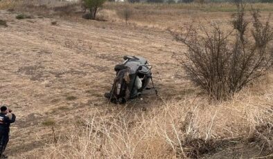 Otomobilin tarlaya uçtuğu kaza ucuz atlatıldı