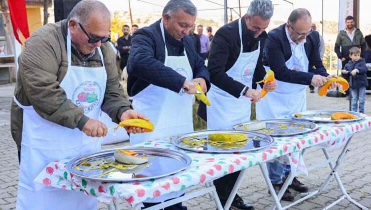 Protokol üyeleri kabak dilimini en kısa sürede soymak için yarıştı