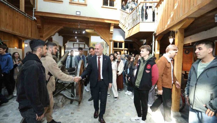 Şehre yeni gelen üniversite öğrencileri İnegöl’ü tanıyor