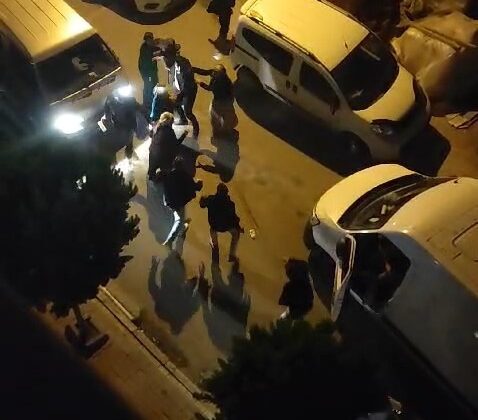 Trafikte yol verme tartışması meydan kavgasına döndü: 5 kişi silahla yaralandı