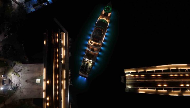 Türkiye’de üretilen en büyük lüks mega yat Haliç’e geldi