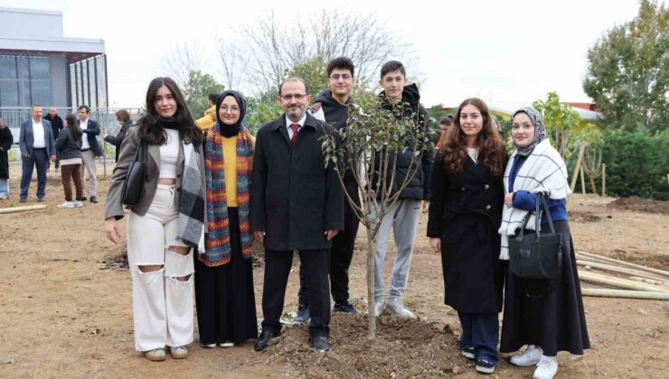 YTÜ, Milli Ağaçlandırma Günü’nde 113 ağacı toprakla buluşturdu