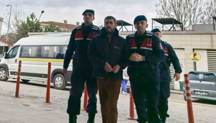 Annesinden zorla para alan oğlu tutuklandı