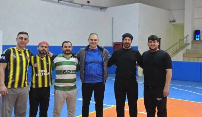 Başkan Dilsiz’den kız voleybol takımına maç öncesi motivasyon desteği