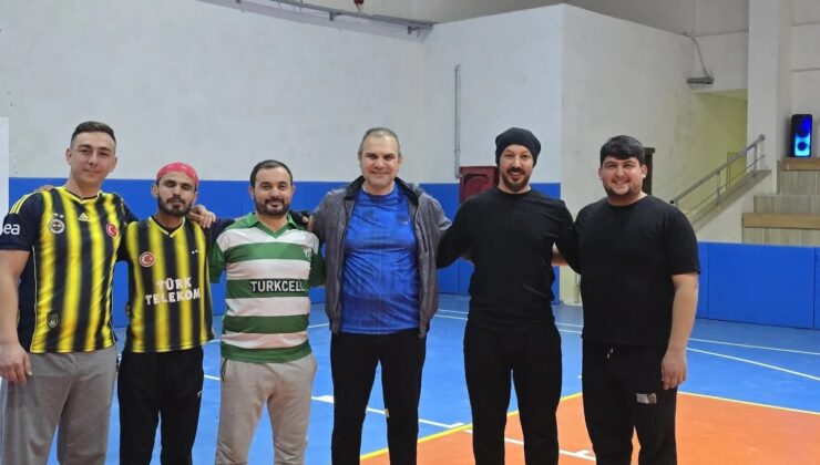 Başkan Dilsiz’den kız voleybol takımına maç öncesi motivasyon desteği