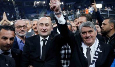 Beşiktaş’ta başkan adayları Serdal Adalı ve Hüseyin Yücel kucaklaştı