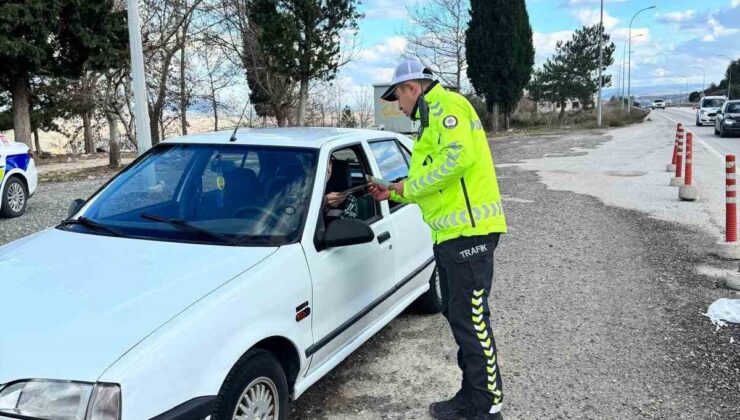 Bilecik’te 224 araç sürücüsü denetlendi, 2 araç sürücüsü trafikten men edildi