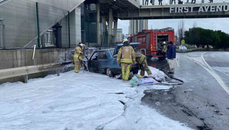 Büyükçekmece’de seyir halindeki Tofaş alev alev yandı