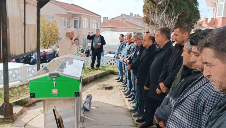 Çanakkale’de otobüs ile motosikletin karıştığı kazada hayatını kaybeden Mert Gül son yolculuğuna uğurlandı