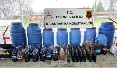 Edirne’de bin 560 litre kaçak içki ele geçirildi